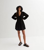 New Look Black Crinkle Jersey V Neck Long Sleeve Mini Dress